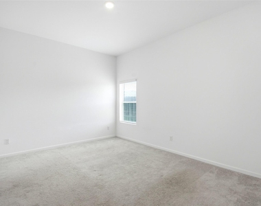 27147 Breakaway Lane - Photo Thumbnail 16