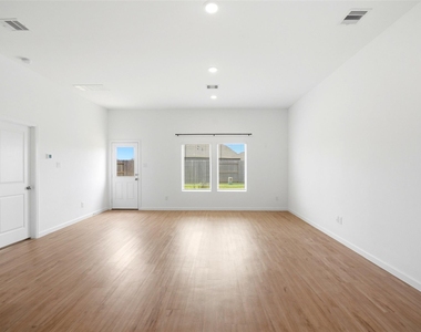 27147 Breakaway Lane - Photo Thumbnail 7