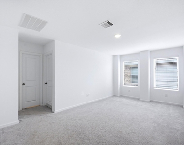 27147 Breakaway Lane - Photo Thumbnail 11