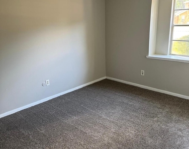 9706 Galston Lane - Photo Thumbnail 10