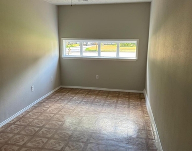 9706 Galston Lane - Photo Thumbnail 5