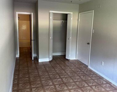 9706 Galston Lane - Photo Thumbnail 3