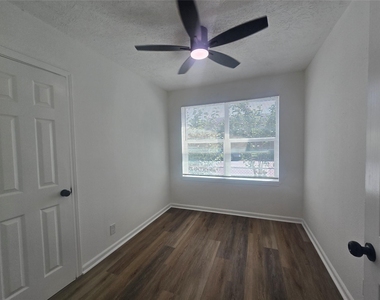 5102 Avenue L - Photo Thumbnail 26