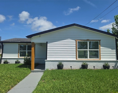 5102 Avenue L - Photo Thumbnail 5