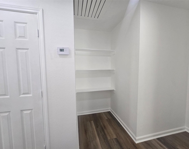 5102 Avenue L - Photo Thumbnail 24