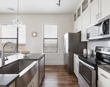 1508 Blodgett Street - Photo Thumbnail 9