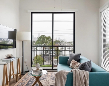 1508 Blodgett Street - Photo Thumbnail 4