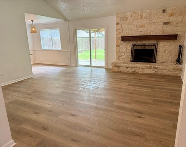 1100 N Heron Drive - Photo Thumbnail 2