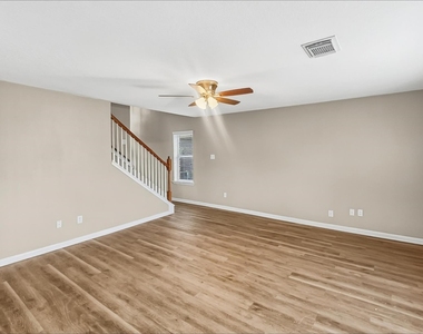1711 Mickle Creek Drive - Photo Thumbnail 4
