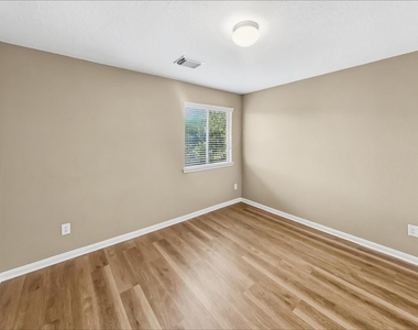 1711 Mickle Creek Drive - Photo Thumbnail 14