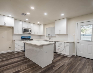 6003 De Moss Drive - Photo Thumbnail 3