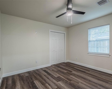 6003 De Moss Drive - Photo Thumbnail 10