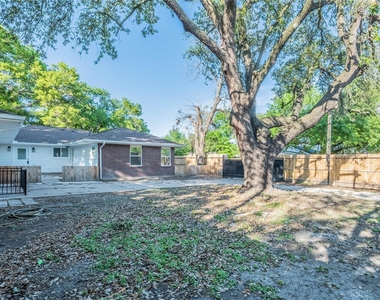6003 De Moss Drive - Photo Thumbnail 17