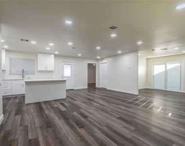6003 De Moss Drive - Photo Thumbnail 4