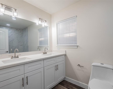 6003 De Moss Drive - Photo Thumbnail 14
