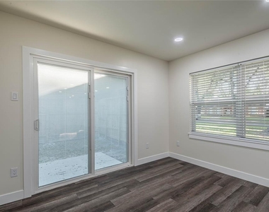6003 De Moss Drive - Photo Thumbnail 5