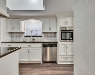 2030 Lone Rock Drive - Photo Thumbnail 10