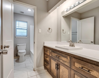 2030 Lone Rock Drive - Photo Thumbnail 24