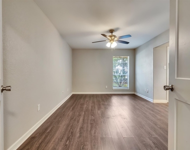 2030 Lone Rock Drive - Photo Thumbnail 18