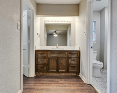 2030 Lone Rock Drive - Photo Thumbnail 20