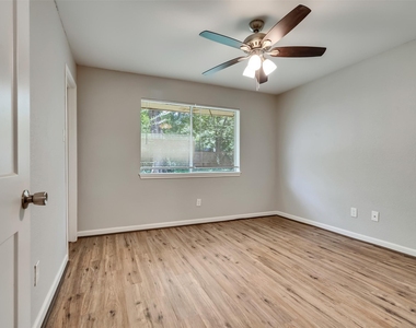 2030 Lone Rock Drive - Photo Thumbnail 23