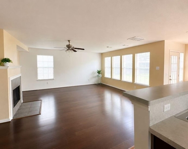 3519 Benjamin Franklin Lane - Photo Thumbnail 4