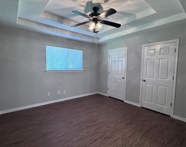 12551 Royal Lake Drive - Photo Thumbnail 6