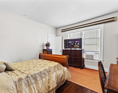 2511 Whitney - Photo Thumbnail 10