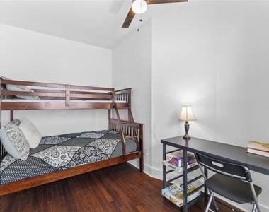 2511 Whitney - Photo Thumbnail 20