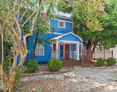 2511 Whitney - Photo Thumbnail 1