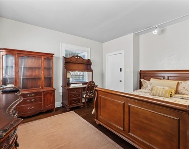 2511 Whitney - Photo Thumbnail 12