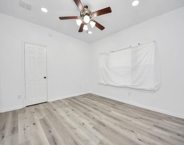 7330 Jacobs Well Drive - Photo Thumbnail 6
