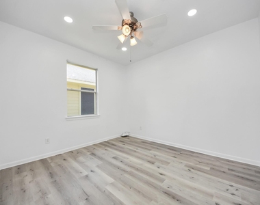 7330 Jacobs Well Drive - Photo Thumbnail 8