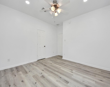 7330 Jacobs Well Drive - Photo Thumbnail 10
