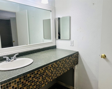 2800 Jeanetta Street - Photo Thumbnail 4