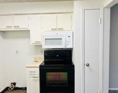 2800 Jeanetta Street - Photo Thumbnail 2