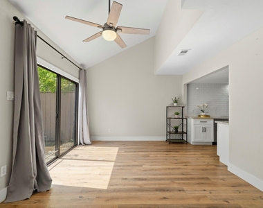 1063 Country Place Drive - Photo Thumbnail 7