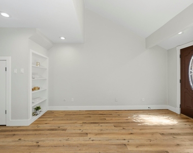 1063 Country Place Drive - Photo Thumbnail 4