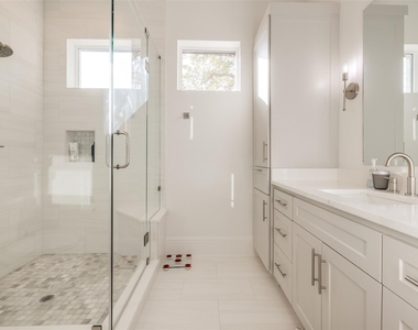 907 W 43rd Street - Photo Thumbnail 25