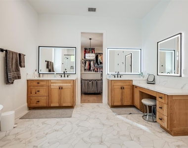 907 W 43rd Street - Photo Thumbnail 19