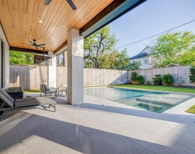 907 W 43rd Street - Photo Thumbnail 33