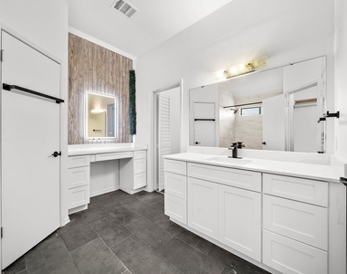 1022 Western Meadows Drive - Photo Thumbnail 15