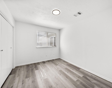 1022 Western Meadows Drive - Photo Thumbnail 12