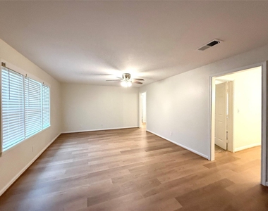 8 Piney Way - Photo Thumbnail 1