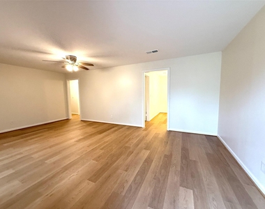 8 Piney Way - Photo Thumbnail 2