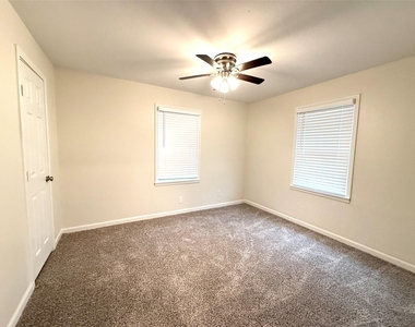 8 Piney Way - Photo Thumbnail 11