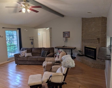 9830 Thistle Trail Drive - Photo Thumbnail 4