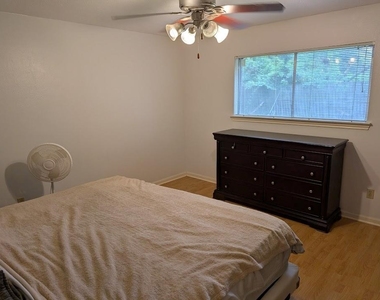 9830 Thistle Trail Drive - Photo Thumbnail 12