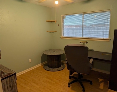 9830 Thistle Trail Drive - Photo Thumbnail 8