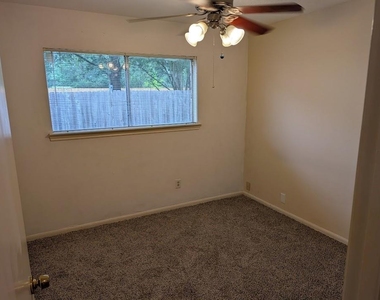 9830 Thistle Trail Drive - Photo Thumbnail 11
